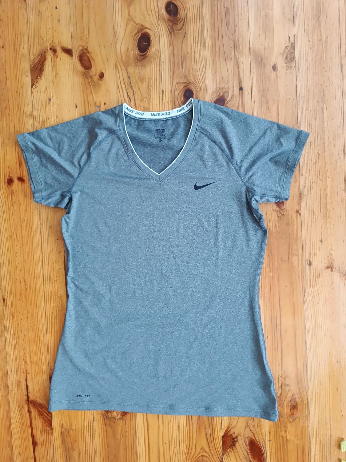Оригінальна фірмова футболка NIKE