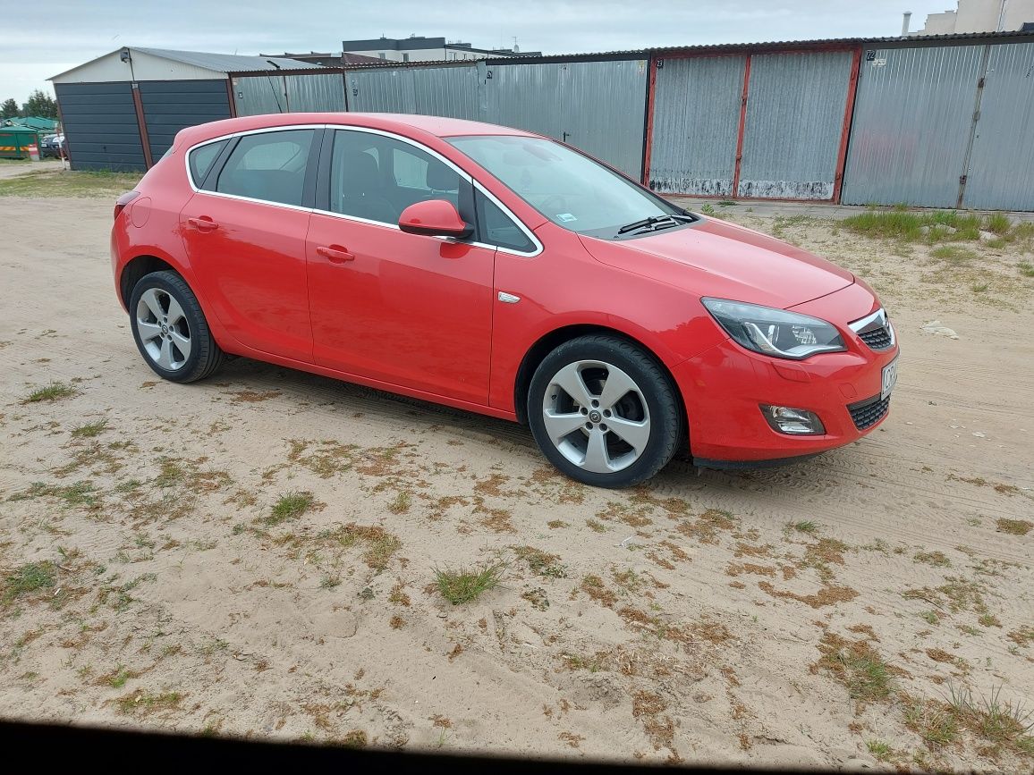 Opel astra j 1.4 t b+g 2011r