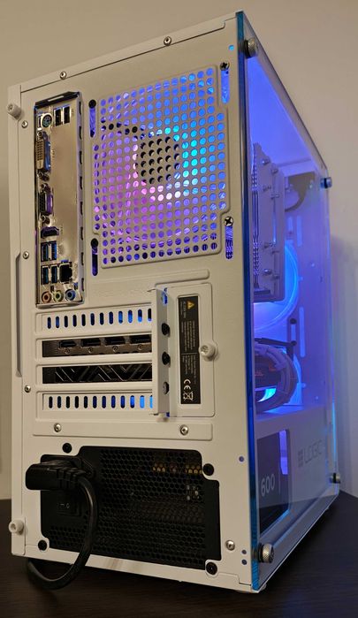 Ryzen 5 3600, RX Vega 56 8GB, 16GB RAM, SSD - komputer do gier z RGB