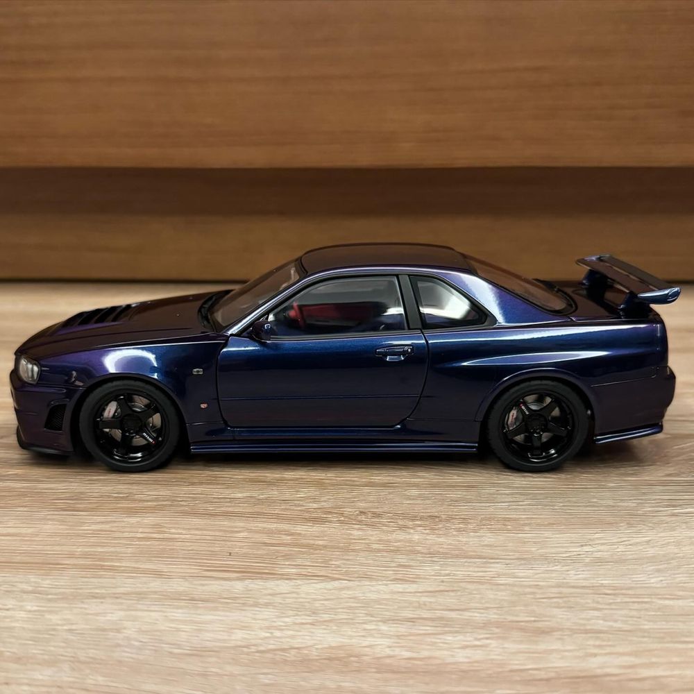 Модель Nissan Skyline GT-R 34 Autoart 1/18