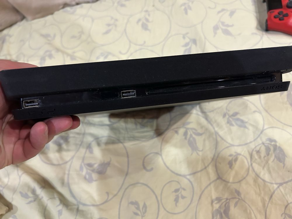 Продам PS4 Slim б/у