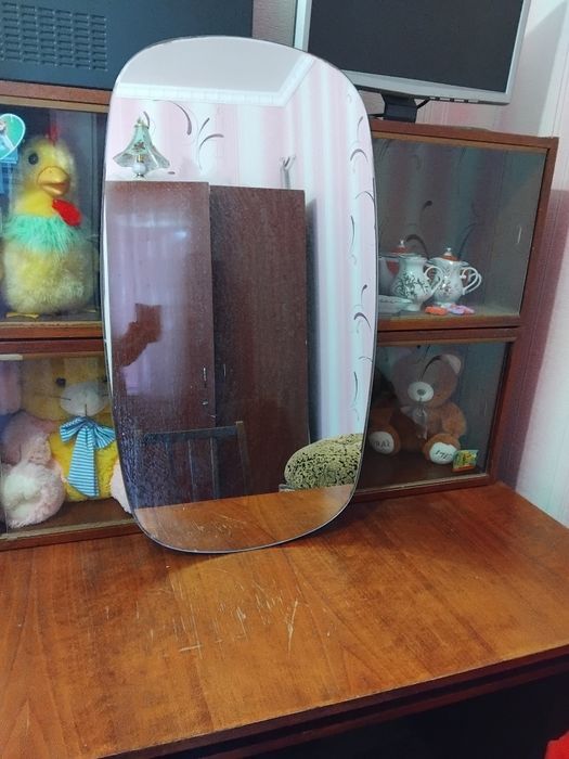 Зеркало для прихожей продам.