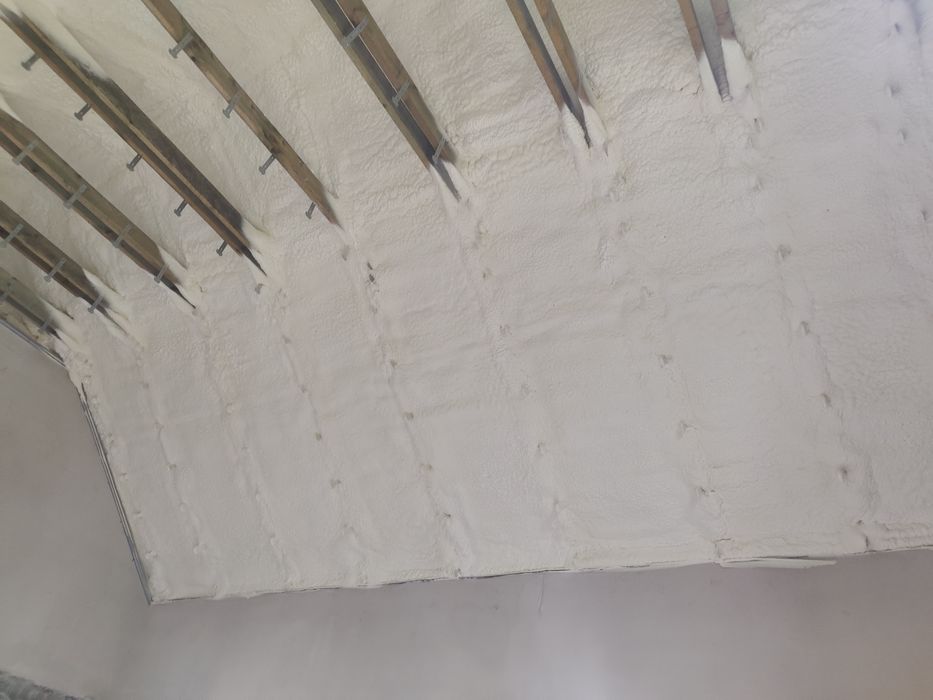 Izolacja Pianą PUR Poddasza Fundamenty Hale