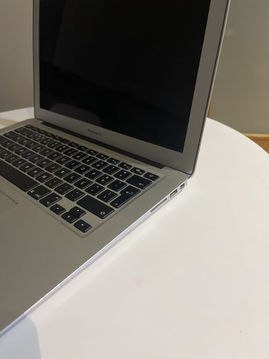 Macbook Air 13’ i7 2.2GHz