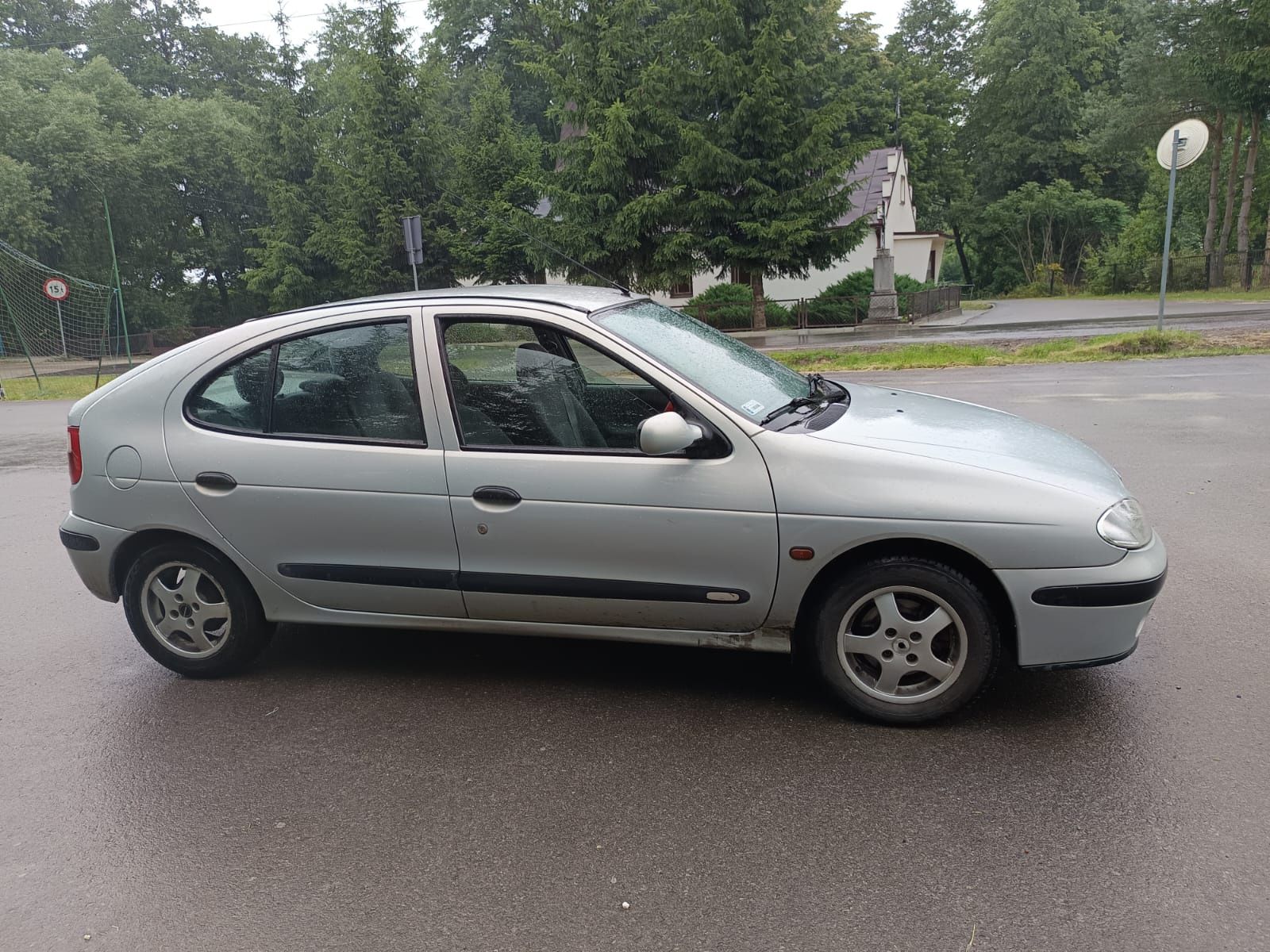 Renault Megane 1.4 benzyna 2001