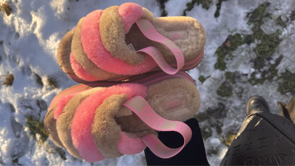 Оригінальні босоніжки ugg на платформі