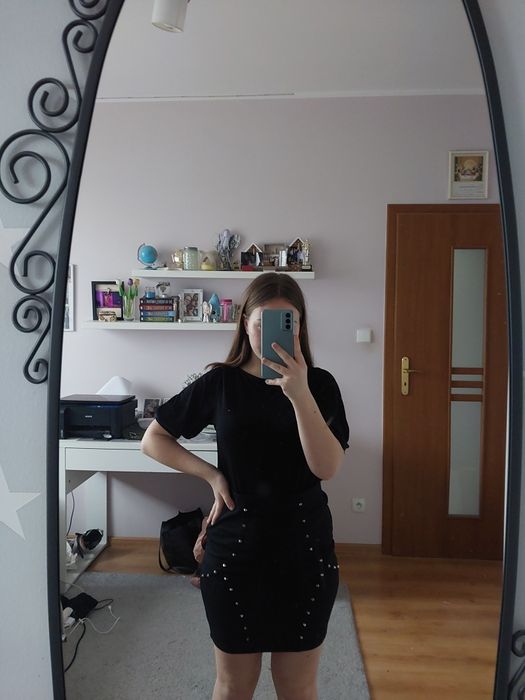 Czarna spódniczka