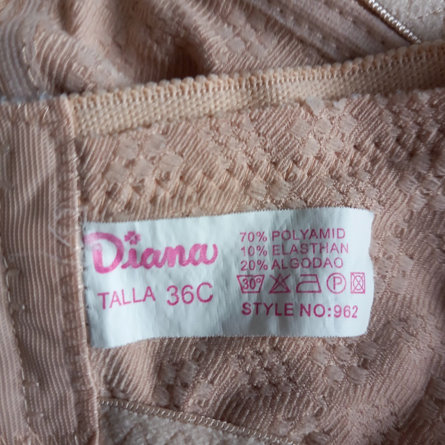 Diana cielisty biustonosz bez fiszbin 36C zapięcie na 3 podwójne haftk