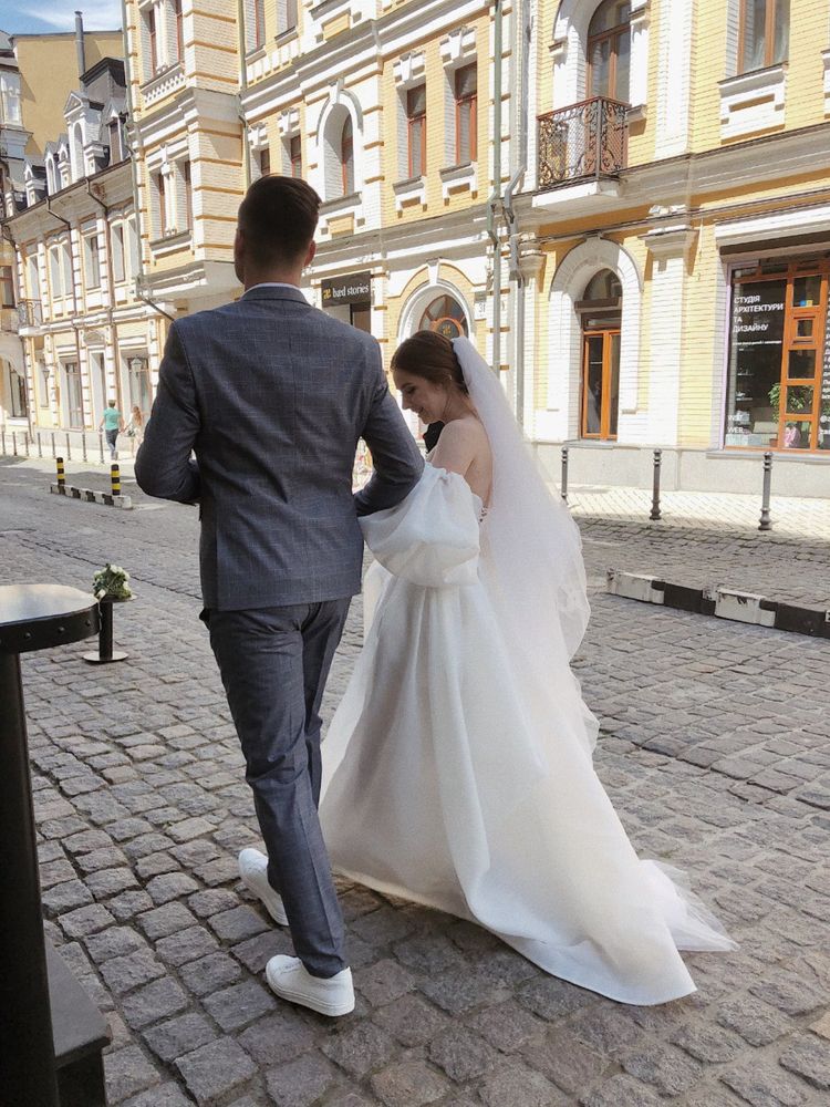 Весільна сукня