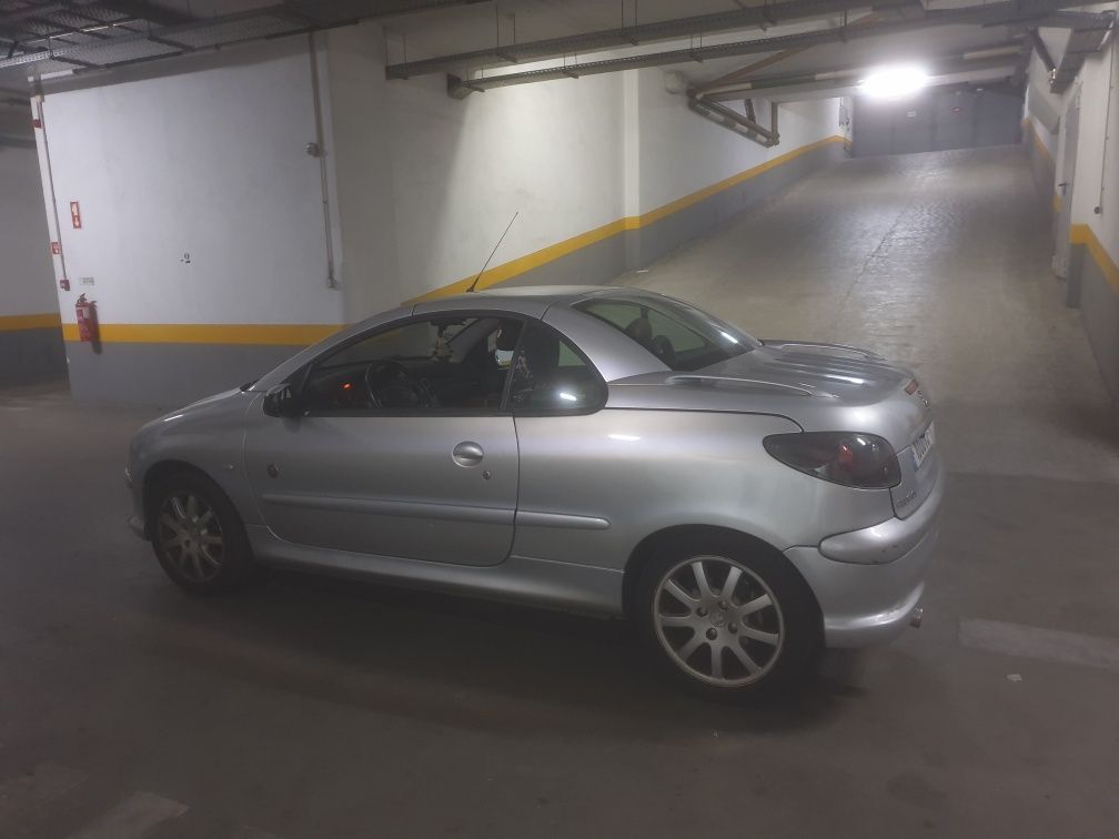 Peugeot 206cc  esta em optimo estado tem camara