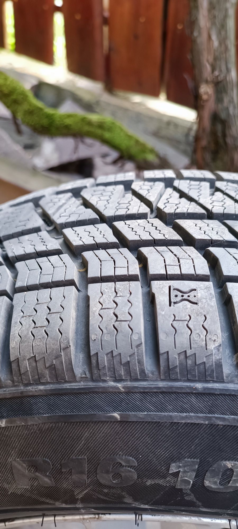 215/70 R16 Kumho зимові