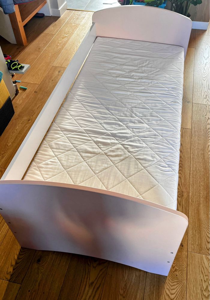 Łóżko dziecięce różowe 160x70cm wraz z materacem
