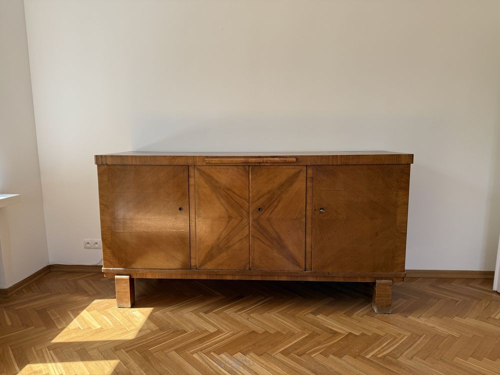 Komoda z drewna, solidny mebel