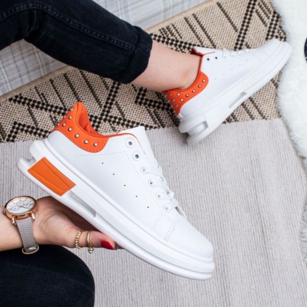 Sneakersy- zaniżony rozmiar. Pasuje na 35