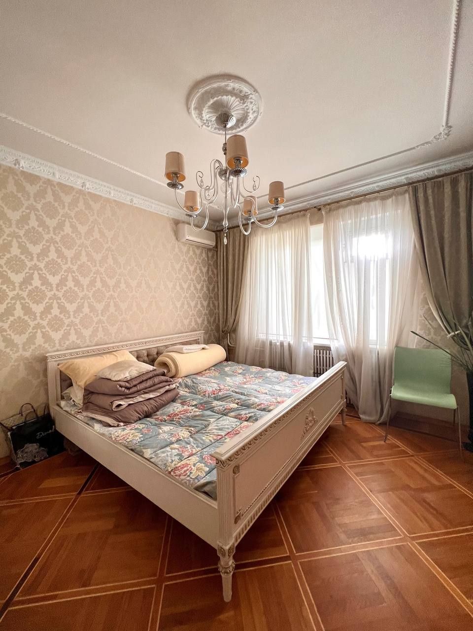 Продам 3 кімнатну квартиру, метро Перемога 1 хвилина!