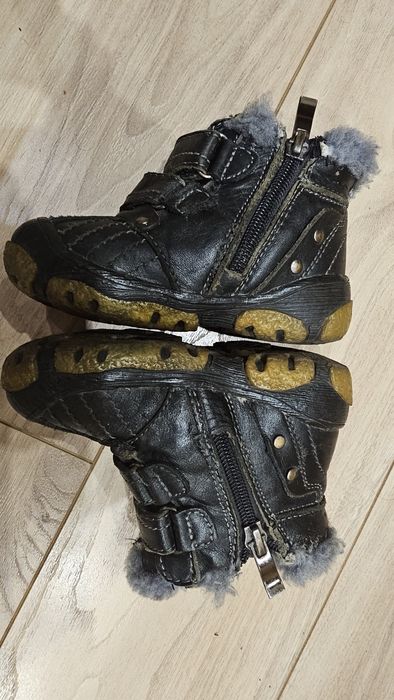 Зимові дитячі ботинки. Зимние детские ботинки. Розмір 22,5