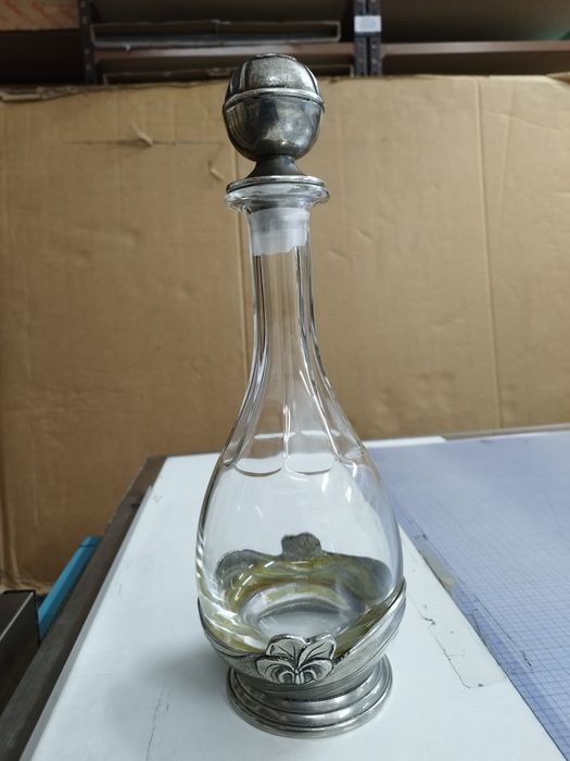 11 copos de estanho + Garrafa