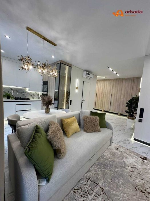 Продаю стильну 3 кімнатну квартиру в районі Озера з власною терасою!