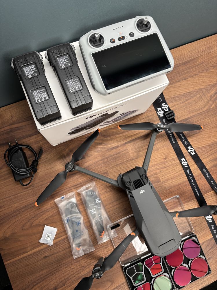 DJI Mavic 3 Pro Fly More Combo