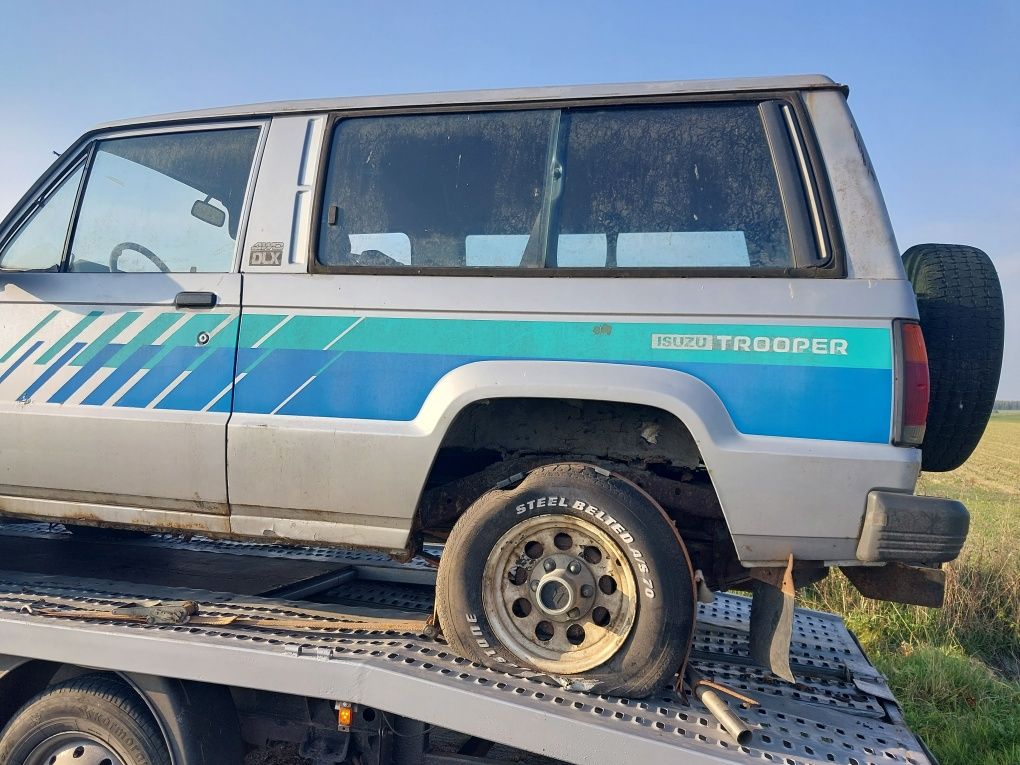 Isuzu trooper I 2.6 benzyna na części silnik skrzynia drzwi most