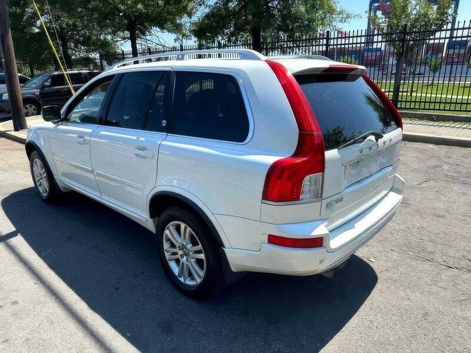 Volvo XC90      2014