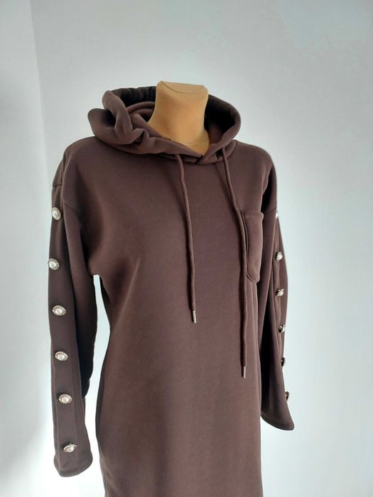 Dłuższa Bluza Sukienka Z Kapturem Ozdobne Guziki Brąz L 40