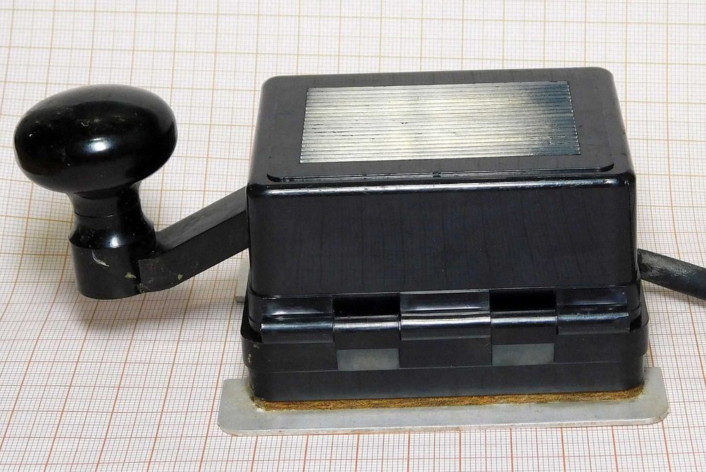 Klucz telegraficzny do radiostacji wojskowej czarny