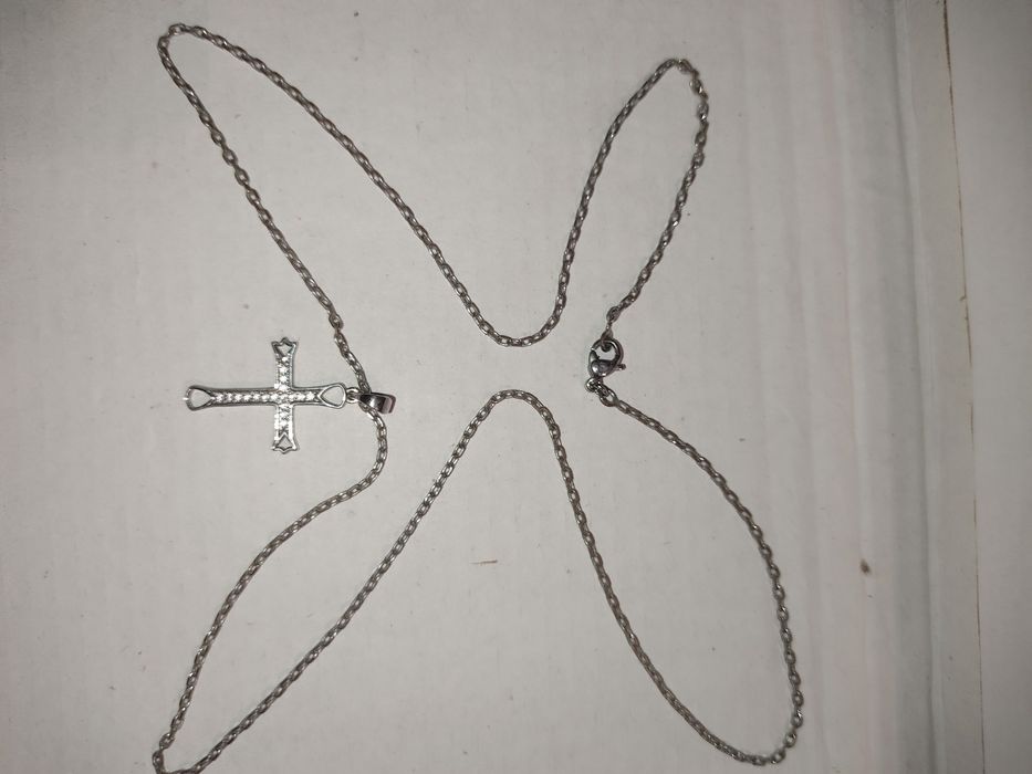 Біжутерія.Хрестик на ланцюжку,брошка