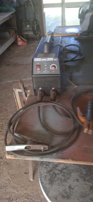 Aparelho de soldar inverter 200 Amp.