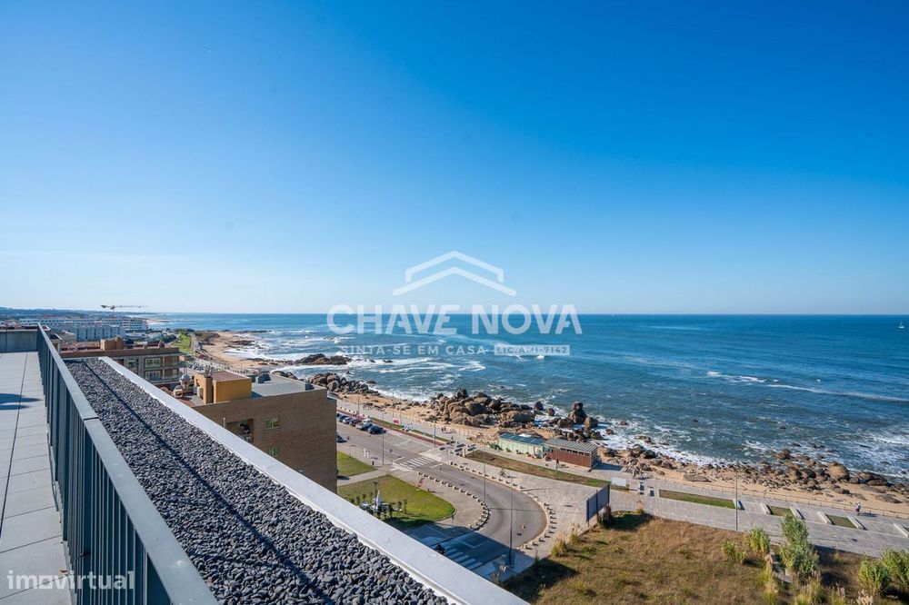 T5 Dúplex c/ Vistas Mar e Terraço em Canidelo (1º Linha de Mar)