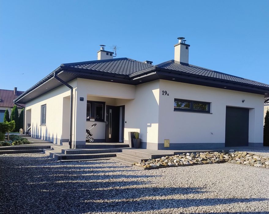 Dom jednorodzinny 125,18 m2 + 50 m2 poddasza. 14,72 ara działki.
