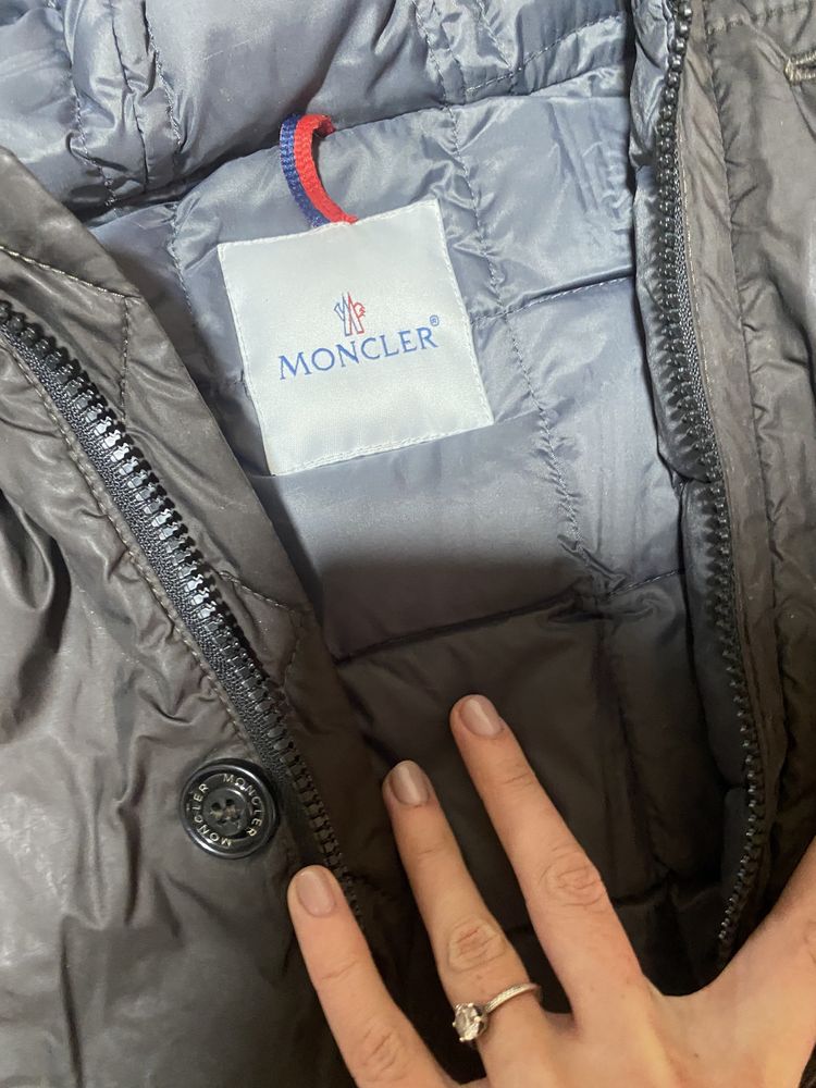 Детский пуховик moncler