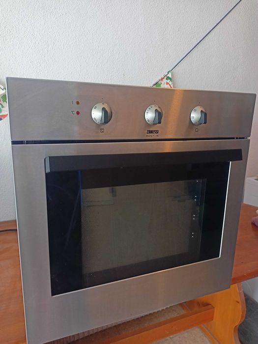 Forno eléctrico de encastrar Zanussi