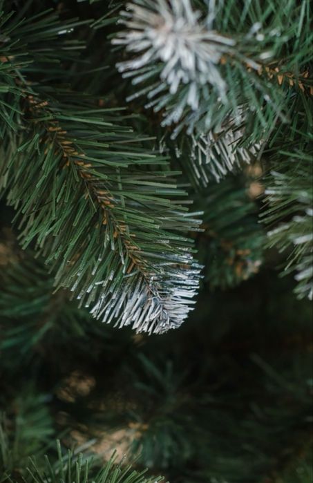 Ялинка штучна засніжена на підставці 185см