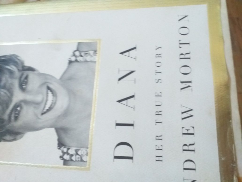 Livro sobre a princesa Diana