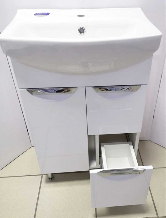 Керамічна раковина Церсаніт у комплекті з тумбою високої якості.