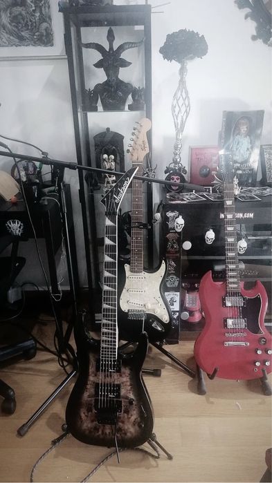 Jackson Series Dinky JS32 black burst