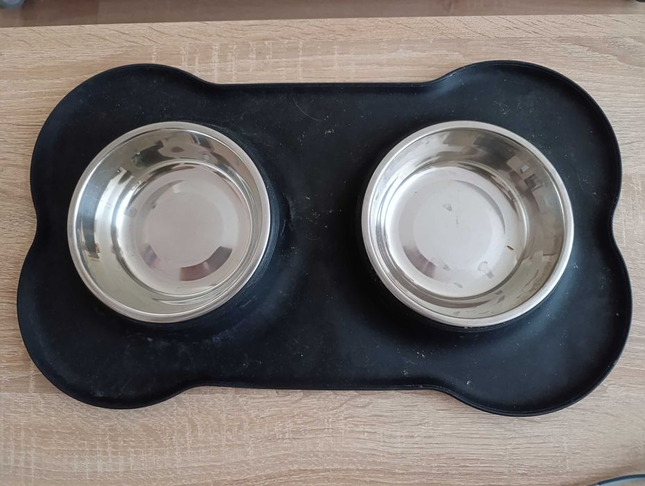 Miski dla psa i maty do sikania