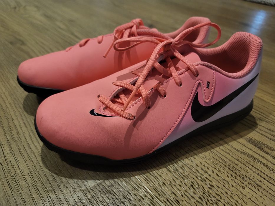 Buty korki żwirówki nike 34