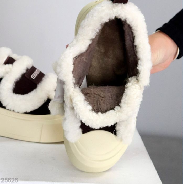 Жіночі шкіряні зимові черевики автоледі в кольорах