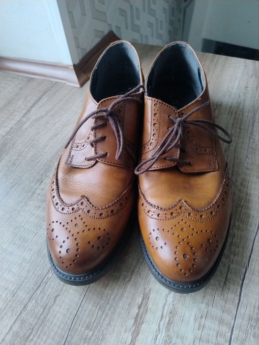 Броги, туфлі, ботинки Varese