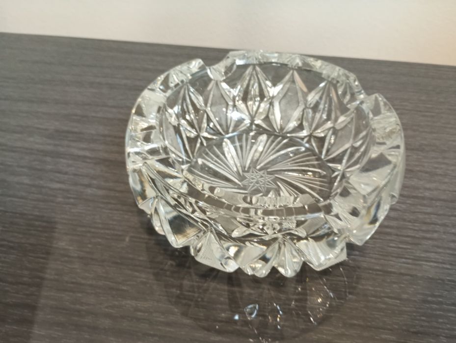 Duża kryształowa popielnica
