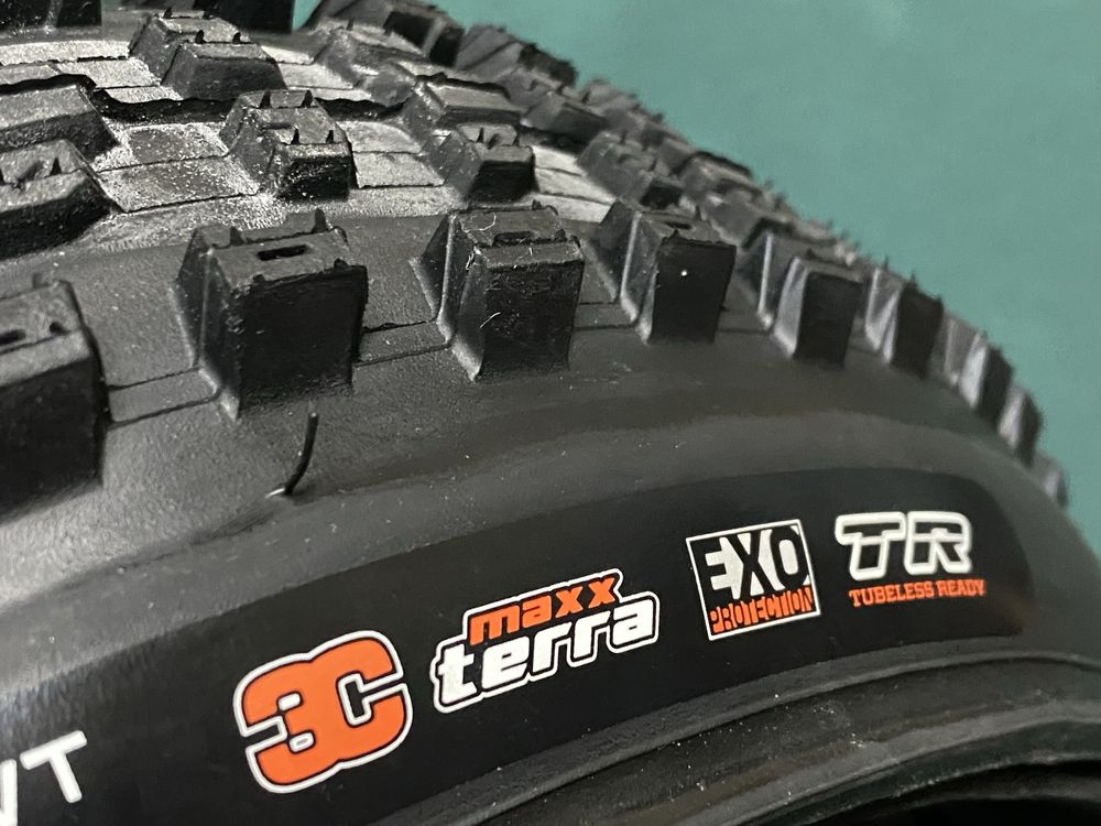 Sapato Specialized Travõe  Hope Tech 3E4 Pneu Maxxis Dissector 29 2.4