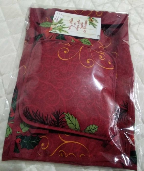 Conjunto avental, pega e luva de Natal, novo com embalagem.