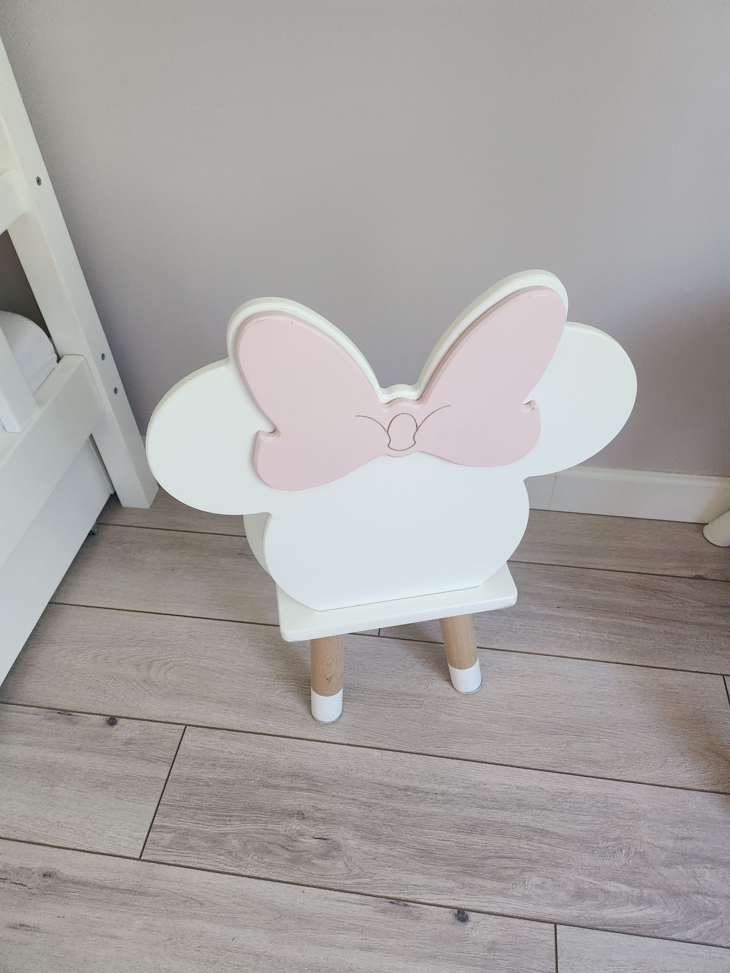 Krzeselko minnie i stoliczek chmurka