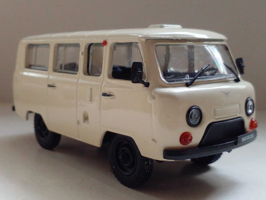 Масштабная модель автомобиля УАЗ 452 Б, Китай. Автолегенды