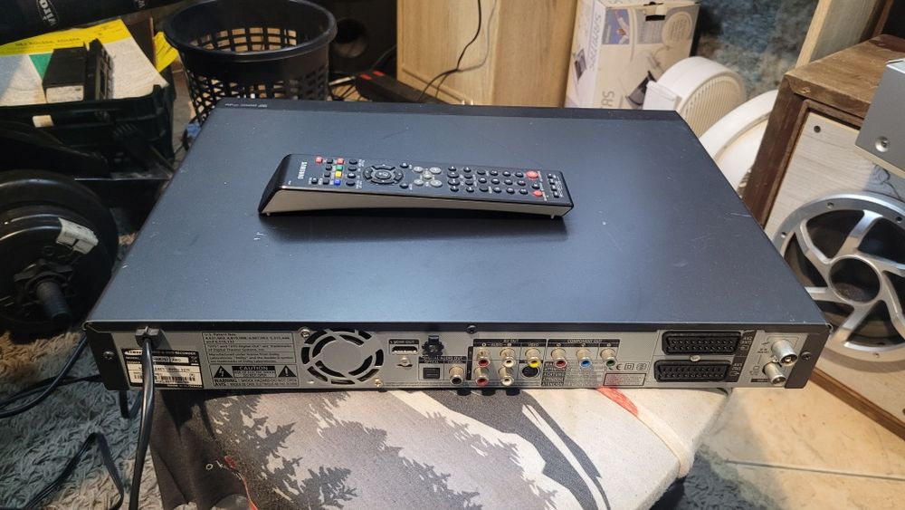 Samsung DVD-HR757 Nagrywarka DVD z dyskiem twardym 320GB
Na sprzedaż n