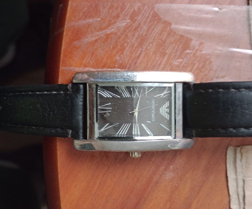 Zegarek z nową baterią i paskiem ze skóry naturalnej.25zł...