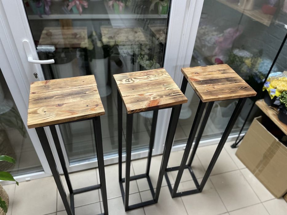 Стильні деревяні підставки для декору та квітів, із металу, дуб