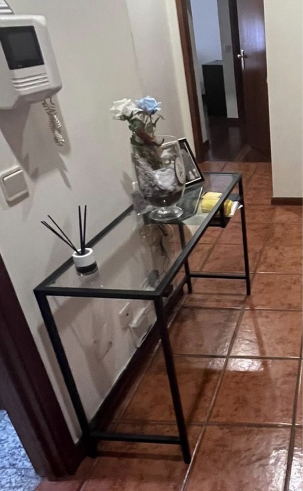 aparador com tampo de vidro, escrivaninha, chaise ikea